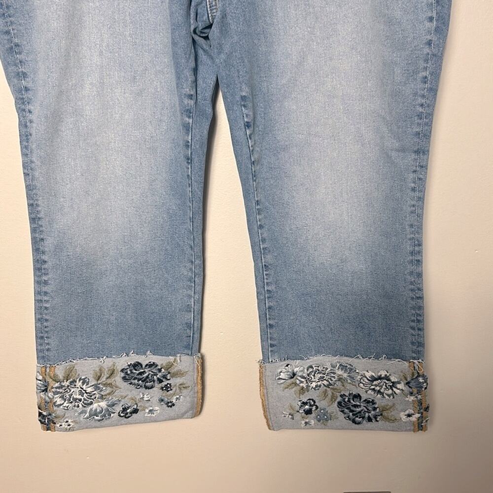 NWT Driftwood Colette cropped straight leg blue floral embroidered cuff hem jean - Picture 4 of 11